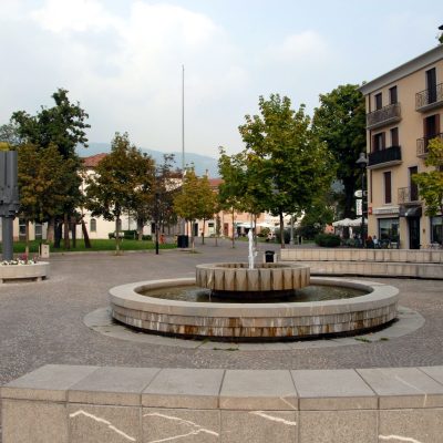 Tarcento_Hauptplatz_01