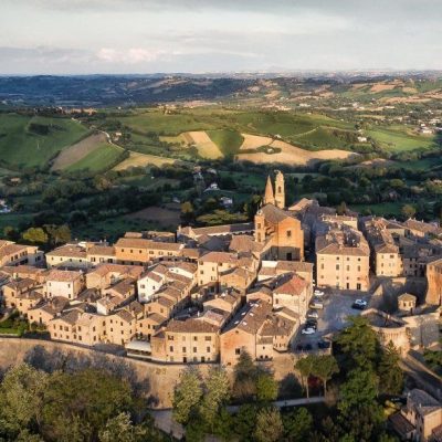 panorama_del_borgo_di_mondavio_nelle_marche