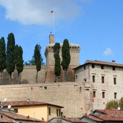 rocca-medioevale-dal-centro-storico-foto-1